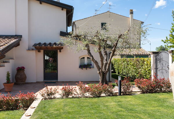 La Capannina Di Pillo: all'aperto, Entrata Principale, Esterni, Giardino