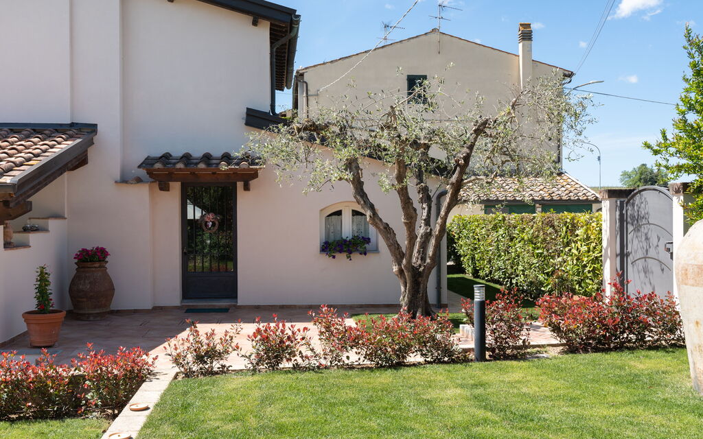 La Capannina Di Pillo: all'aperto, Entrata Principale, Esterni, Giardino