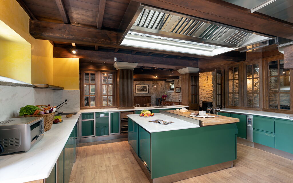 Villa Torre Delle Rose - Firenzuola, Private Pool, Ac, Privacy: Autumn, Kitchen, Spring, Summer