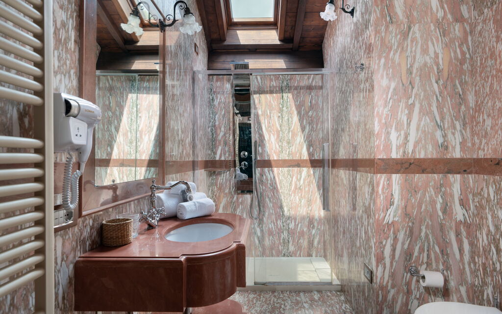 Villa Torre Delle Rose - Firenzuola, Private Pool, Ac, Privacy: Autumn, Bathroom, Spring, Summer