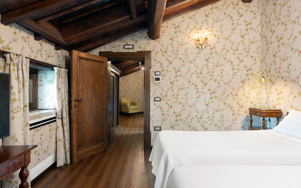 Villa Torre Delle Rose - Firenzuola, Private Pool, Ac, Privacy: Autumn, Bedroom, Spring, Summer