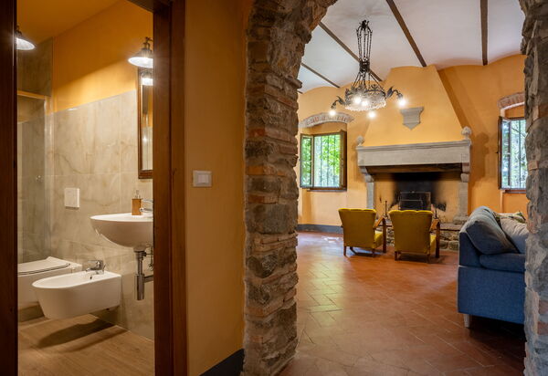 Belvedere - Ambra by Geco Vacation Rentals: Autumn, Bathroom, Living Room, Spring, Summer