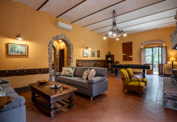Belvedere - Ambra by Geco Vacation Rentals: Autumn, Living Room, Spring, Summer