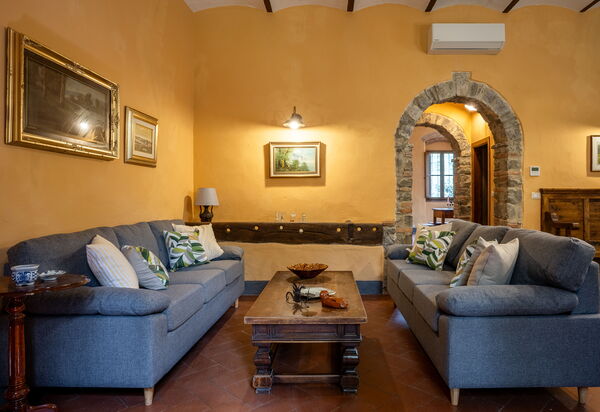 Belvedere - Ambra by Geco Vacation Rentals: Autumn, Living Room, Spring, Summer