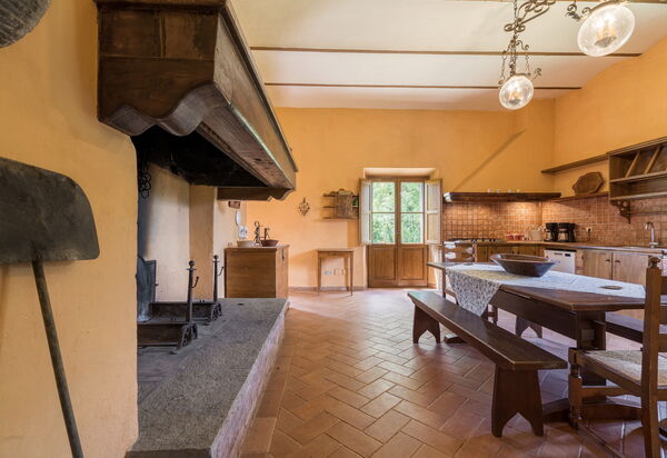 Belvedere - Falceto, Ambra, Toscana: Autunno, Caratteristiche, Cucina, Dettagli della stanza, Estate, Primavera, Sala da pranzo