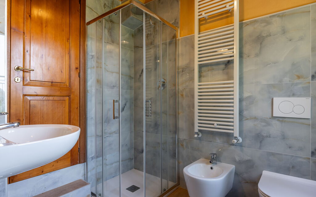 Belvedere - Ambra by Geco Vacation Rentals: Autunno, Bagno, Estate, Primavera