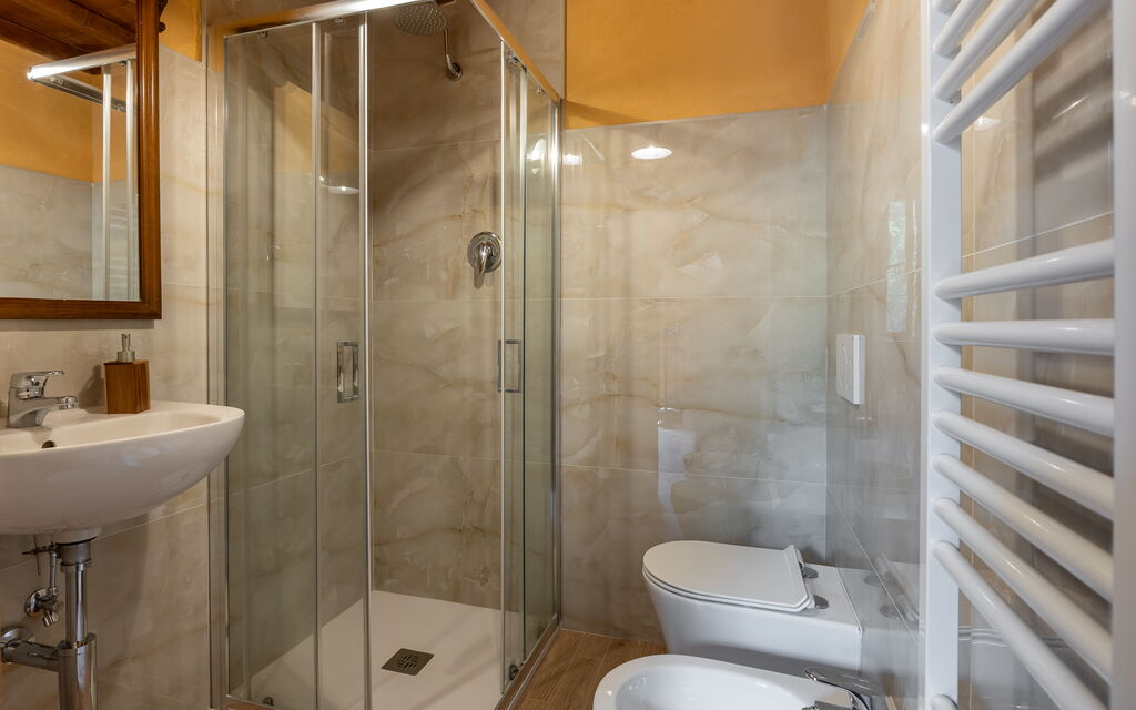 Belvedere - Ambra by Geco Vacation Rentals: Autunno, Bagno, Estate, Primavera
