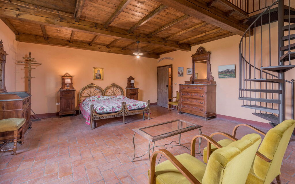 Belvedere - Falceto, Ambra, Toscana: Amenities, Autumn, Bedroom, Room Detail, Spring, Summer