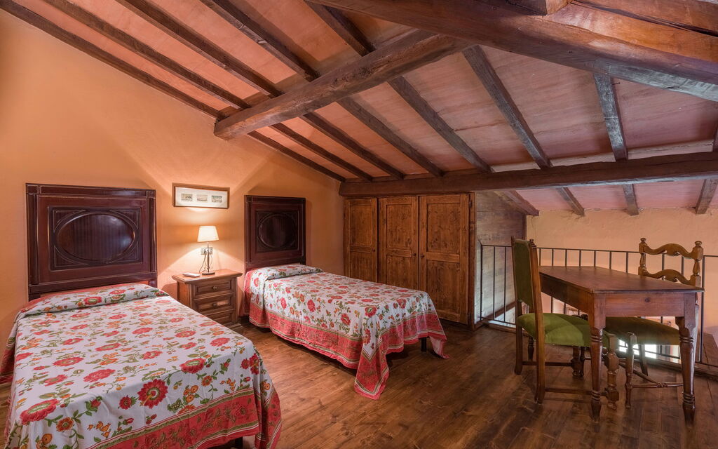 Belvedere - Falceto, Ambra, Toscana: Amenities, Autumn, Bedroom, Room Detail, Spring, Summer