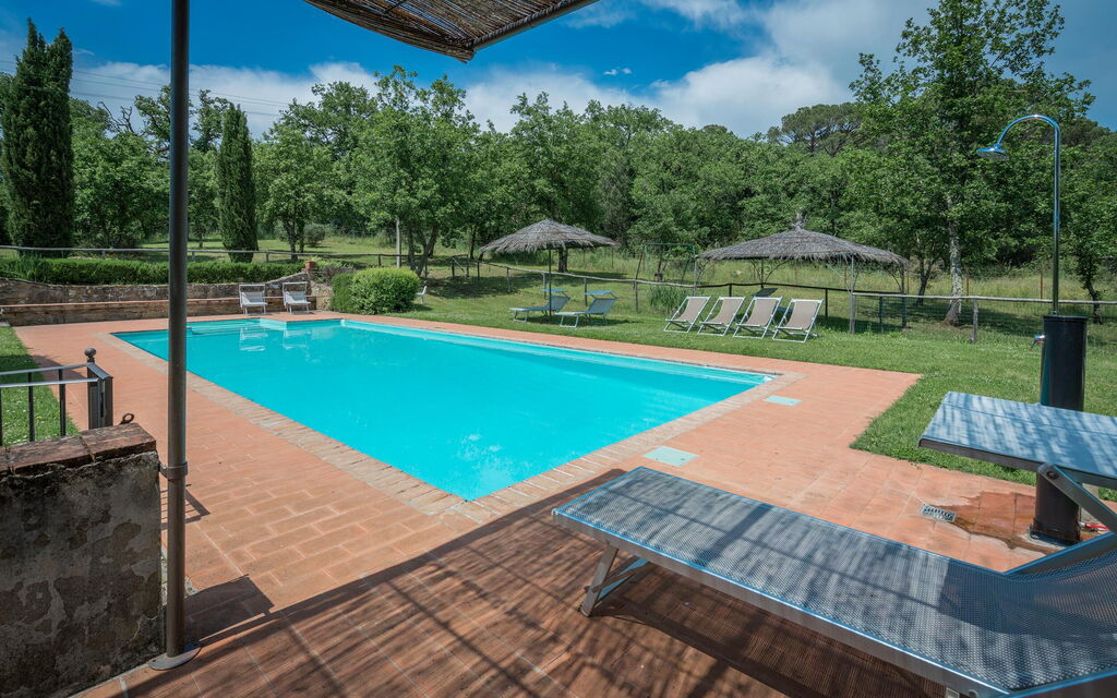 Borgo La Casina - Badia Agnano, Toscana: Amenities, Autumn, Building Exterior, Garden, Pool, Spring, Summer