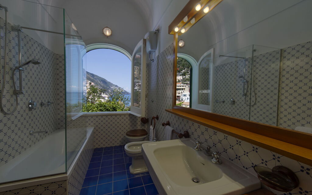 Villa Deli, In Positano, Sea View, Ac: villa-deli-positano-villa-bathroom