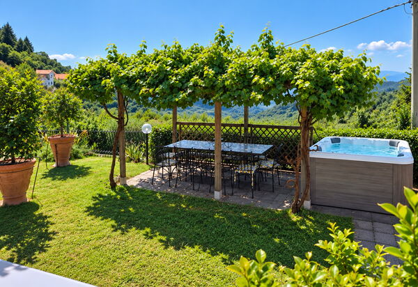 Shaleo, Private Pool & Jacuzzi, Marliana: Autumn, Garden, Spring, Summer