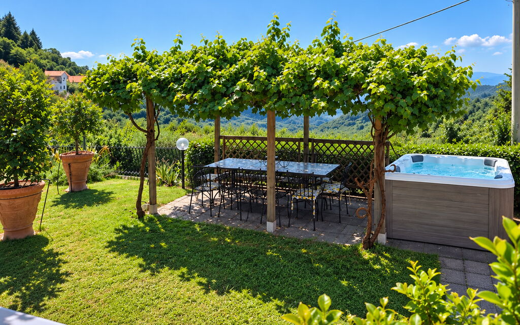 Shaleo, Private Pool & Jacuzzi, Marliana: Autumn, Garden, Spring, Summer