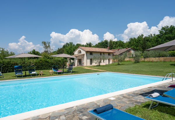 Le Selve: all'aperto, Esterni, Piscina