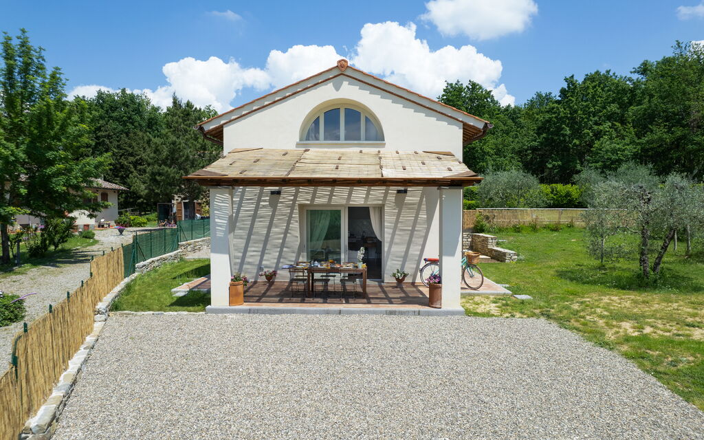 Le Selve: Balcony / Terrace / Patio, Building Exterior, Main Entrance, Outdoor