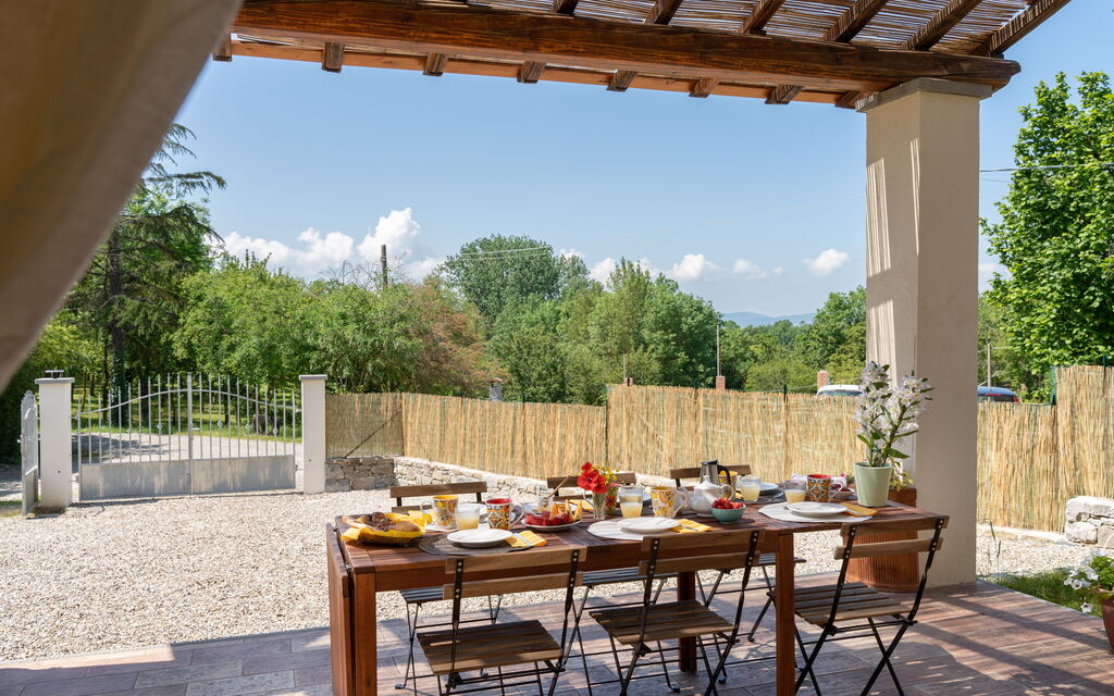 Le Selve: Balcony / Terrace / Patio, Building Exterior, Food, Main Entrance, Outdoor