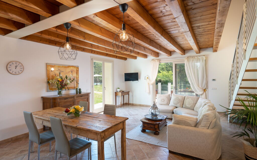 Le Selve: Dining Room, Living Room