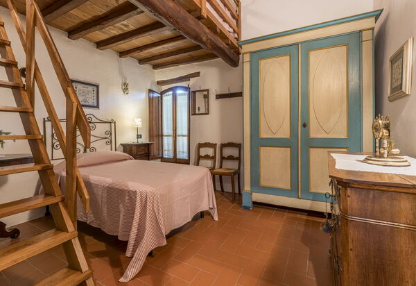 Casa Anita - Castellina In Chianti - Granaio, Toscana: Amenities, Autumn, Bedroom, Room Detail, Spring, Summer