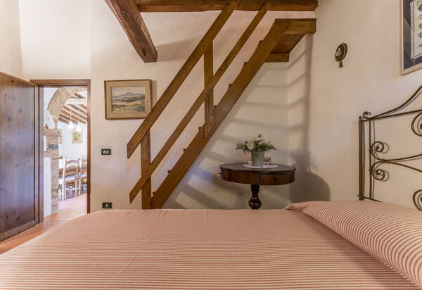 Casa Anita - Castellina In Chianti - Granaio, Toscana: Amenities, Autumn, Bedroom, Room Detail, Spring, Summer