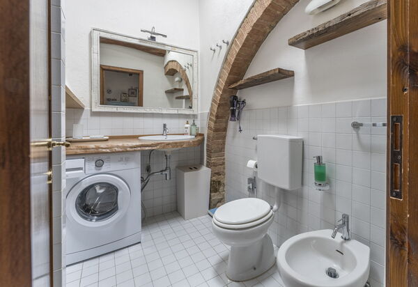 Casa Anita - Castellina In Chianti - Granaio, Toscana: Amenities, Autumn, Bathroom, Room Detail, Spring, Summer