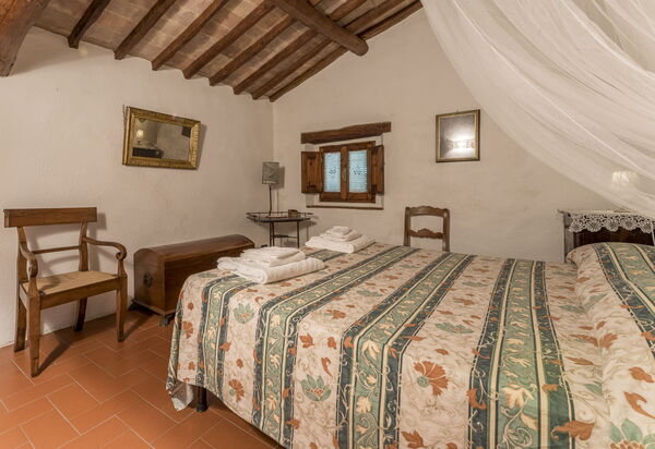 Casa Anita - Castellina In Chianti - Granaio, Toscana: Amenities, Autumn, Bedroom, Room Detail, Spring, Summer