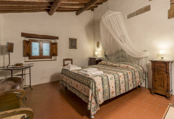 Casa Anita - Castellina In Chianti - Granaio, Toscana: Amenities, Autumn, Bedroom, Room Detail, Spring, Summer