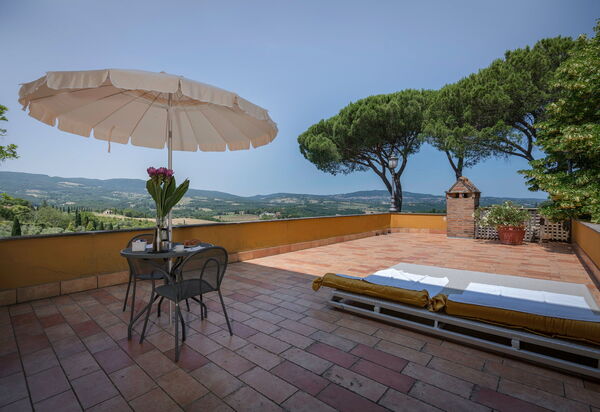 Villa Licia, Val D'orcia, Private Pool, Jacuzzi: Amenities, Autumn, Balcony / Terrace / Patio, Building Exterior, Spring, Summer