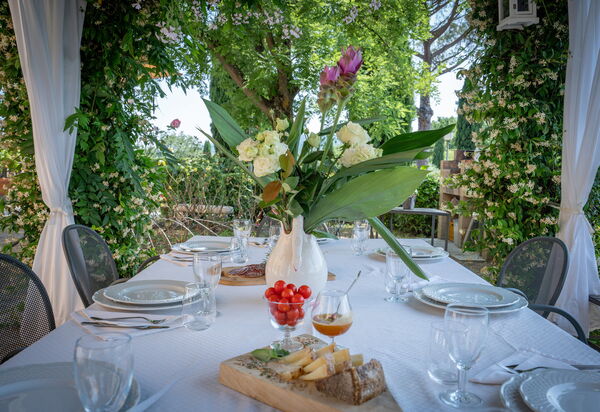 Villa Licia, Val D'orcia, Private Pool, Jacuzzi: Amenities, Autumn, Building Exterior, Dining Room, Room Detail, Spring, Summer