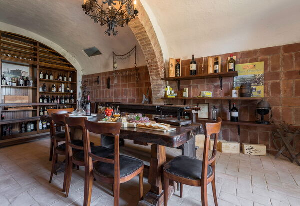 Villa Licia, Val D'orcia, Private Pool, Jacuzzi: Amenities, Autumn, Building Exterior, Dining Room, Room Detail, Spring, Summer