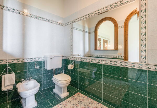 Villa Licia, Val D'orcia, Private Pool, Jacuzzi: Amenities, Autumn, Bedroom, Room Detail, Spring, Summer