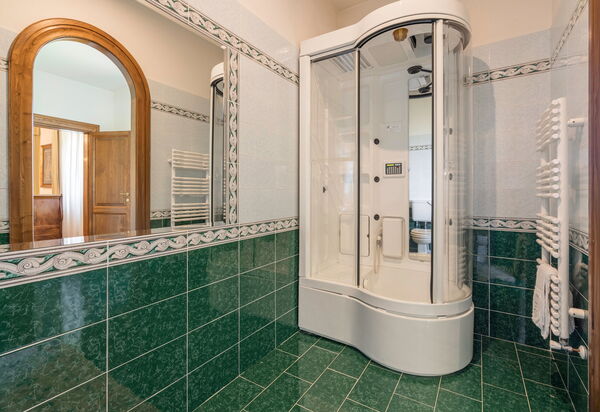 Villa Licia, Val D'orcia, Private Pool, Jacuzzi: Amenities, Autumn, Bathroom, Room Detail, Spring, Summer