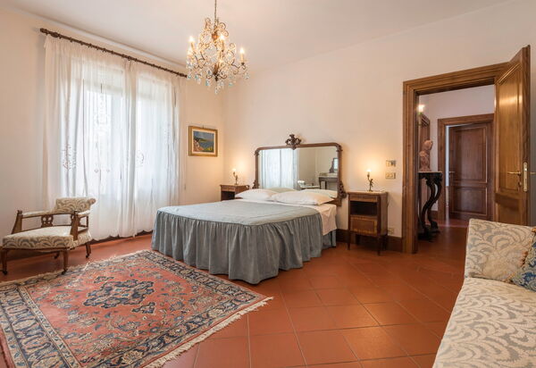 Villa Licia, Val D'orcia, Private Pool, Jacuzzi: Amenities, Autumn, Bedroom, Room Detail, Spring, Summer