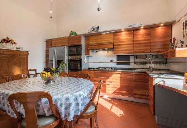 Villa Licia, Val D'orcia, Private Pool, Jacuzzi: Amenities, Autumn, Kitchen, Room Detail, Spring, Summer