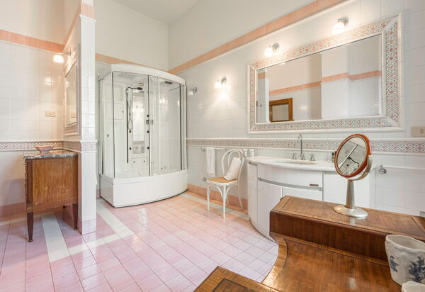 Villa Licia, Val D'orcia, Private Pool, Jacuzzi: Amenities, Autumn, Bathroom, Room Detail, Spring, Summer