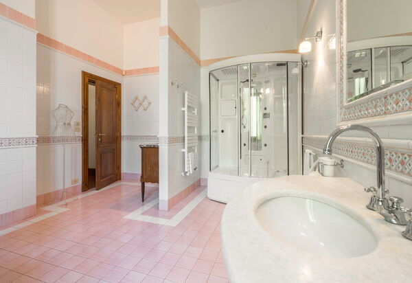 Villa Licia, Val D'orcia, Private Pool, Jacuzzi: Amenities, Autumn, Bathroom, Room Detail, Spring, Summer