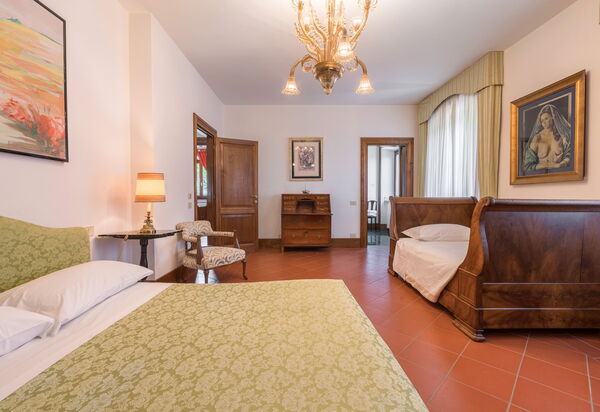 Villa Licia, Val D'orcia, Private Pool, Jacuzzi: Amenities, Autumn, Bedroom, Room Detail, Spring, Summer