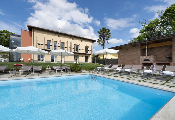 Casa San Grato - Roero - Langhe, Piemonte: Autunno, Estate, Esterni, Piscina, Primavera
