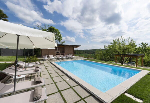 Casa San Grato - Roero - Langhe, Piemonte: Autunno, Estate, Esterni, Piscina, Primavera