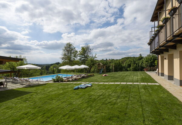 Casa San Grato - Roero - Langhe, Piemonte: Autunno, Estate, Esterni, Giardino, Primavera