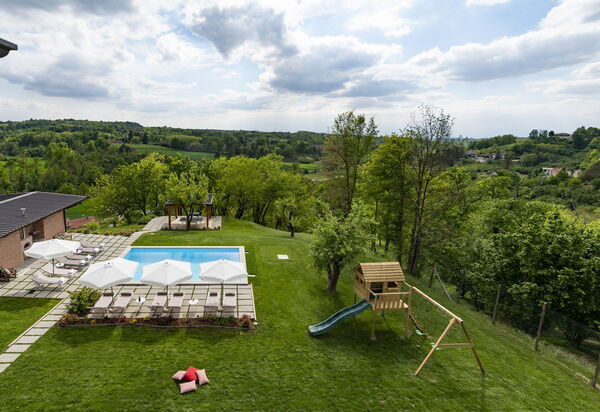 Casa San Grato - Roero - Langhe, Piemonte: Autunno, Estate, Esterni, Piscina, Primavera