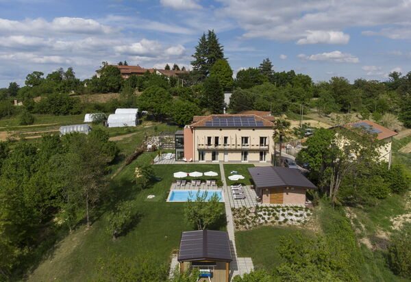 Casa San Grato - Roero - Langhe, Piemonte: Autunno, Estate, Esterni, Giardino, Piscina, Primavera