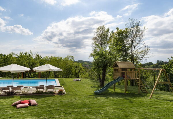 Casa San Grato - Roero - Langhe, Piemonte: Autunno, Estate, Esterni, Piscina, Primavera