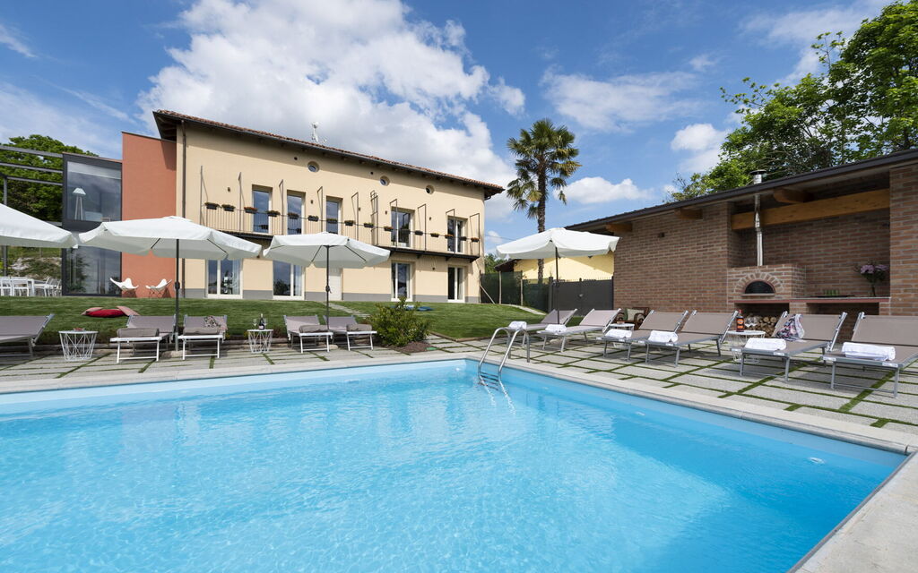 Casa San Grato - Roero - Langhe, Piemonte: Autunno, Estate, Esterni, Piscina, Primavera