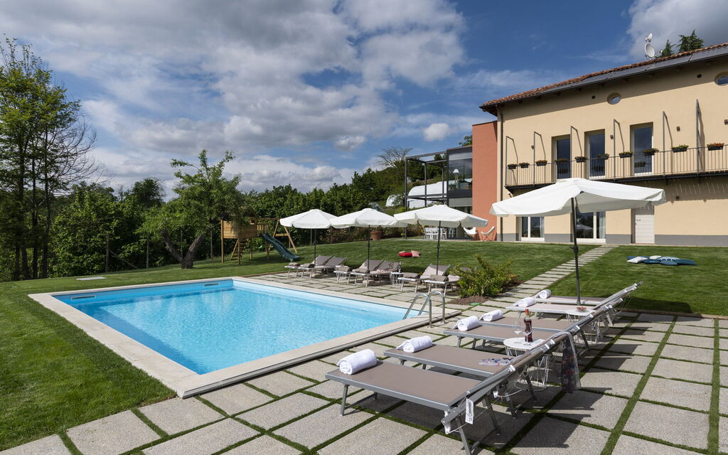Casa San Grato - Roero - Langhe, Piemonte: Autunno, Estate, Esterni, Piscina, Primavera