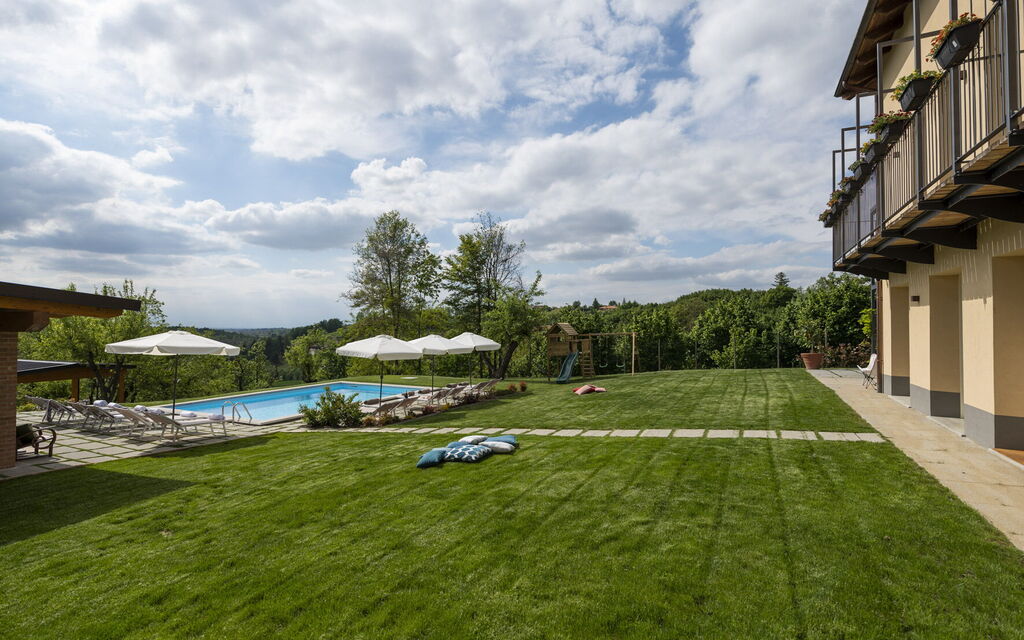 Casa San Grato - Roero - Langhe, Piemonte: Autunno, Estate, Esterni, Giardino, Primavera