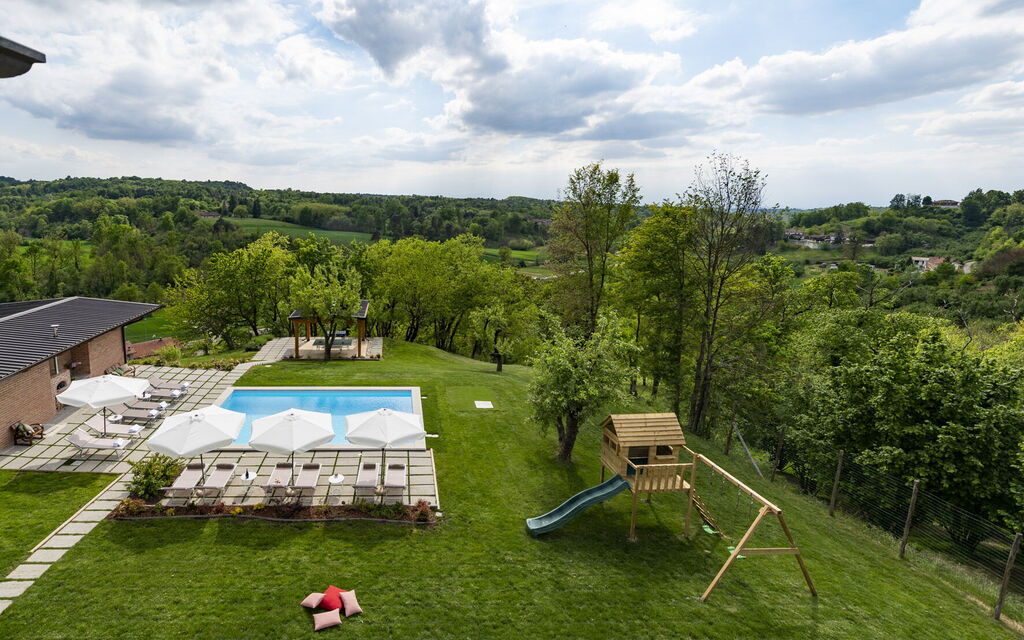 Casa San Grato - Roero - Langhe, Piemonte: Autunno, Estate, Esterni, Piscina, Primavera
