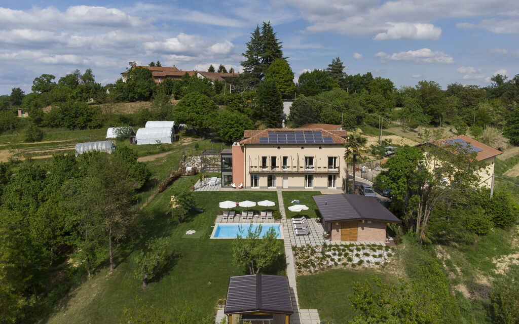 Casa San Grato - Roero - Langhe, Piemonte: Autunno, Estate, Esterni, Giardino, Piscina, Primavera
