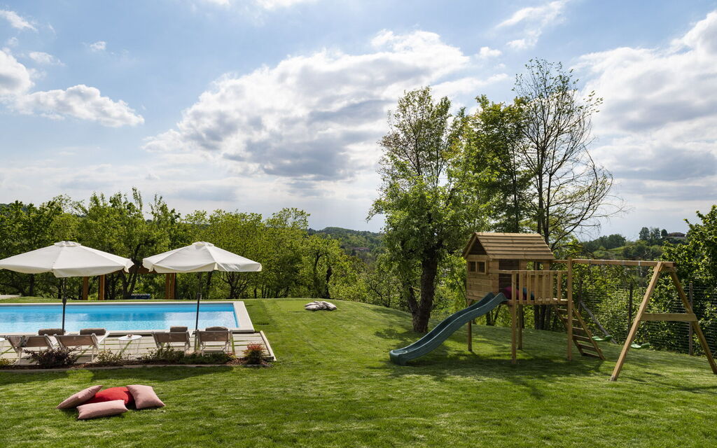 Casa San Grato - Roero - Langhe, Piemonte: Autunno, Estate, Esterni, Piscina, Primavera
