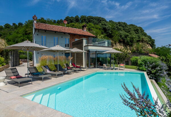 Relais Casa Clara - Roero - Langhe, Piemonte: Autunno, Entrata Principale, Estate, Primavera