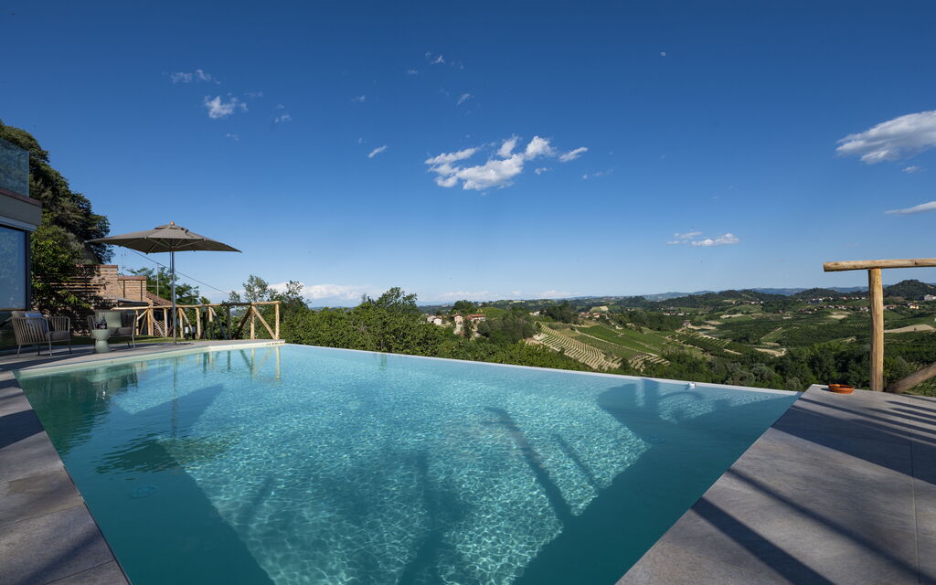 Relais Casa Clara - Roero - Langhe, Piemonte: Autumn, Pool, Spring, Summer
